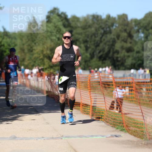 07.09.2025 - 19. Norderstedt Triathlon Michael Strokosch http://msf.ph/oto/8803141 07.09.2025 14:55:19 Laufen 908, 976, 1027 meine-sportfotos.de