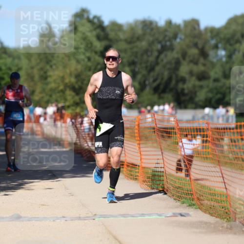 07.09.2025 - 19. Norderstedt Triathlon Michael Strokosch http://msf.ph/oto/8803149 07.09.2025 14:55:20 Laufen 908, 976, 1027 meine-sportfotos.de