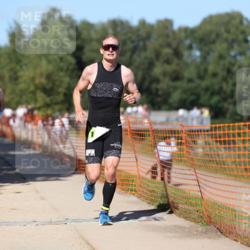 07.09.2025 - 19. Norderstedt Triathlon Michael Strokosch http://msf.ph/oto/8803172 07.09.2025 14:55:20 Laufen 908, 976, 1027 meine-sportfotos.de