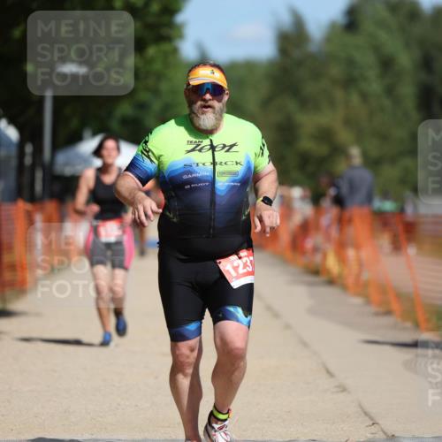 07.09.2025 - 19. Norderstedt Triathlon Michael Strokosch http://msf.ph/oto/8803192 07.09.2025 12:34:15 Laufen 1237, 1333, 1368 meine-sportfotos.de
