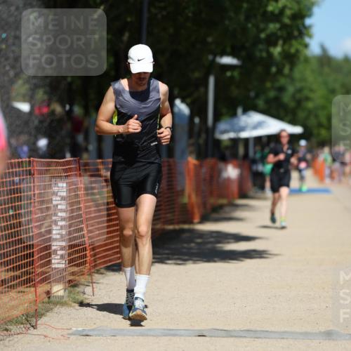 07.09.2025 - 19. Norderstedt Triathlon Michael Strokosch http://msf.ph/oto/8803420 07.09.2025 13:12:43 Laufen 156, 847, 1322 meine-sportfotos.de