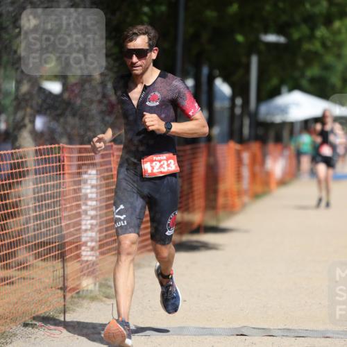 07.09.2025 - 19. Norderstedt Triathlon Michael Strokosch http://msf.ph/oto/8803477 07.09.2025 12:34:35 Laufen 226, 803, 1233 meine-sportfotos.de
