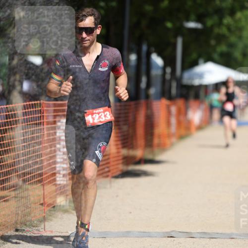 07.09.2025 - 19. Norderstedt Triathlon Michael Strokosch http://msf.ph/oto/8803483 07.09.2025 12:34:35 Laufen 226, 803, 1233 meine-sportfotos.de