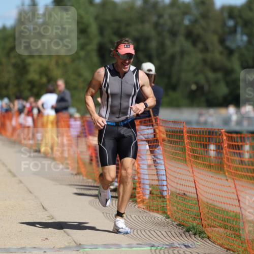 07.09.2025 - 19. Norderstedt Triathlon Michael Strokosch http://msf.ph/oto/8803874 07.09.2025 12:35:31 Laufen 151, 845, 851 meine-sportfotos.de
