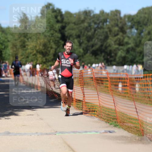 07.09.2025 - 19. Norderstedt Triathlon Michael Strokosch http://msf.ph/oto/8803916 07.09.2025 14:56:31 Laufen 982 meine-sportfotos.de
