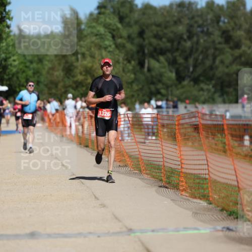 07.09.2025 - 19. Norderstedt Triathlon Michael Strokosch http://msf.ph/oto/8803939 07.09.2025 13:13:38 Laufen 302, 745, 780, 1326 meine-sportfotos.de
