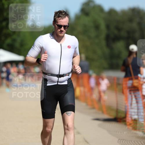 07.09.2025 - 19. Norderstedt Triathlon Michael Strokosch http://msf.ph/oto/8804088 07.09.2025 12:35:46 Laufen 140, 697, 737, 1220 meine-sportfotos.de