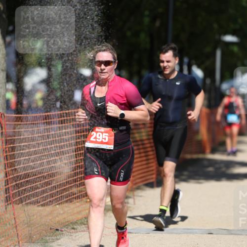 07.09.2025 - 19. Norderstedt Triathlon Michael Strokosch http://msf.ph/oto/8804190 07.09.2025 13:13:59 Laufen 171, 295, 1376 meine-sportfotos.de