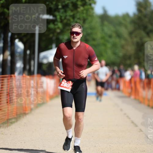 07.09.2025 - 19. Norderstedt Triathlon Michael Strokosch http://msf.ph/oto/8804463 07.09.2025 12:06:23 Laufen 280, 1258 meine-sportfotos.de