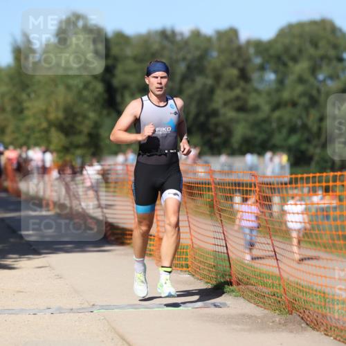 07.09.2025 - 19. Norderstedt Triathlon Michael Strokosch http://msf.ph/oto/8804645 07.09.2025 14:57:49 Laufen 992 meine-sportfotos.de