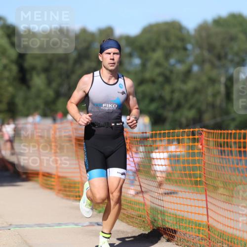 07.09.2025 - 19. Norderstedt Triathlon Michael Strokosch http://msf.ph/oto/8804659 07.09.2025 14:57:50 Laufen 992 meine-sportfotos.de