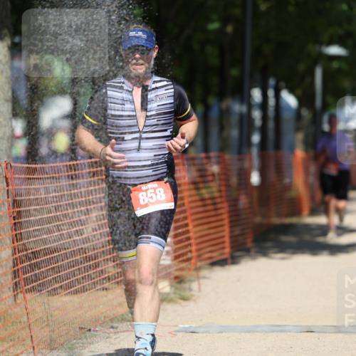 07.09.2025 - 19. Norderstedt Triathlon Michael Strokosch http://msf.ph/oto/8804731 07.09.2025 13:14:41 Laufen 176, 224, 852, 858 meine-sportfotos.de