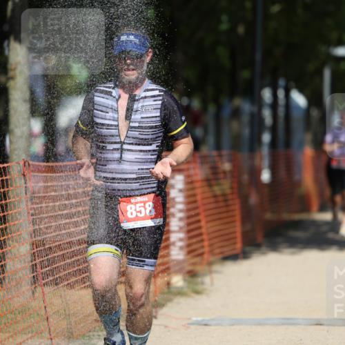 07.09.2025 - 19. Norderstedt Triathlon Michael Strokosch http://msf.ph/oto/8804739 07.09.2025 13:14:41 Laufen 176, 224, 852, 858 meine-sportfotos.de