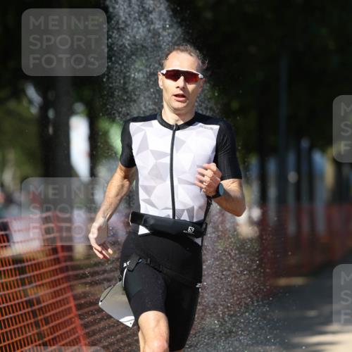 07.09.2025 - 19. Norderstedt Triathlon Michael Strokosch http://msf.ph/oto/8804900 07.09.2025 14:58:27 Laufen 965, 1016, 1037 meine-sportfotos.de