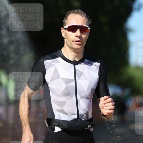 07.09.2025 - 19. Norderstedt Triathlon Michael Strokosch http://msf.ph/oto/8804918 07.09.2025 14:58:27 Laufen 965, 1016, 1037 meine-sportfotos.de