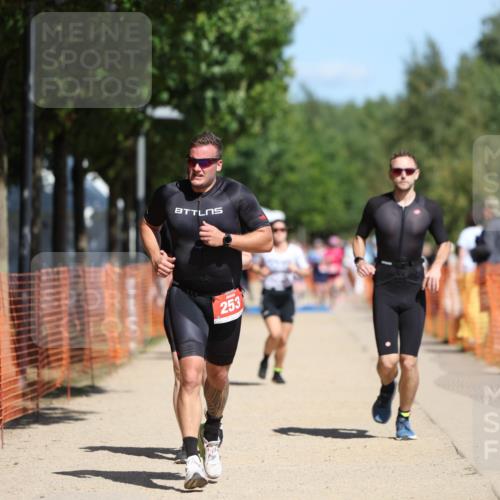 07.09.2025 - 19. Norderstedt Triathlon Michael Strokosch http://msf.ph/oto/8804945 07.09.2025 12:37:05 Laufen 253, 260, 738, 1244 meine-sportfotos.de