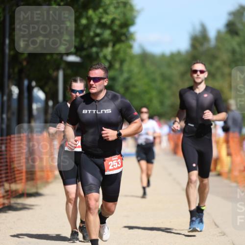 07.09.2025 - 19. Norderstedt Triathlon Michael Strokosch http://msf.ph/oto/8804959 07.09.2025 12:37:05 Laufen 253, 260, 738, 1244 meine-sportfotos.de