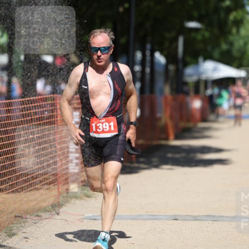 07.09.2025 - 19. Norderstedt Triathlon Michael Strokosch http://msf.ph/oto/8805509 07.09.2025 13:15:47 Laufen 1297, 1337, 1391 meine-sportfotos.de