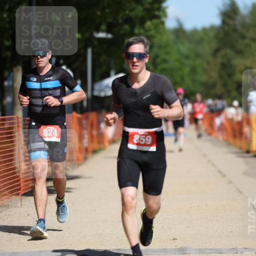 07.09.2025 - 19. Norderstedt Triathlon Michael Strokosch http://msf.ph/oto/8805638 07.09.2025 12:38:00 Laufen 302, 824, 859 meine-sportfotos.de