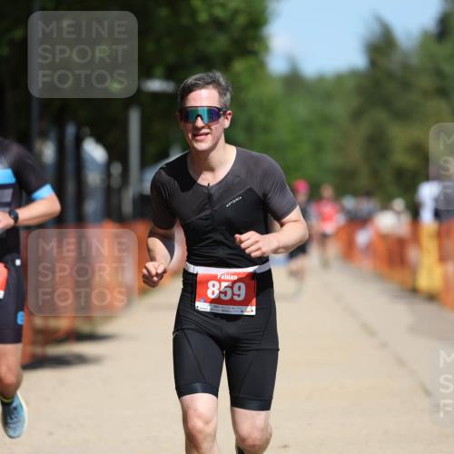 07.09.2025 - 19. Norderstedt Triathlon Michael Strokosch http://msf.ph/oto/8805654 07.09.2025 12:38:01 Laufen 302, 824, 859 meine-sportfotos.de