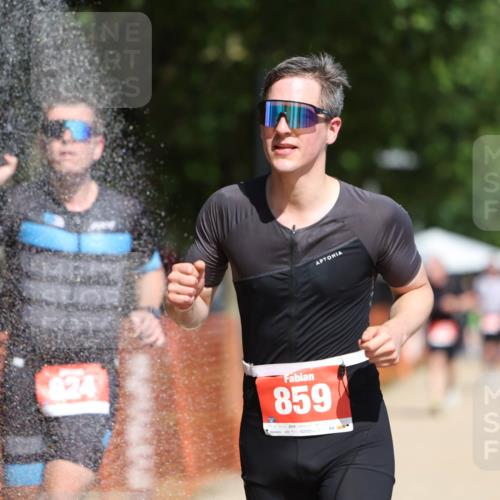07.09.2025 - 19. Norderstedt Triathlon Michael Strokosch http://msf.ph/oto/8805681 07.09.2025 12:38:02 Laufen 136, 202, 302, 824, 859 meine-sportfotos.de