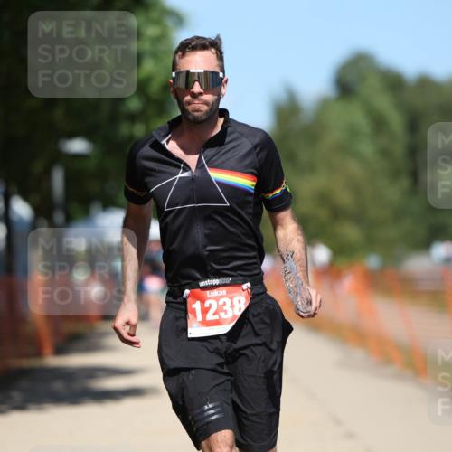 07.09.2025 - 19. Norderstedt Triathlon Michael Strokosch http://msf.ph/oto/8805740 07.09.2025 13:16:31 Laufen 265, 266, 1238 meine-sportfotos.de