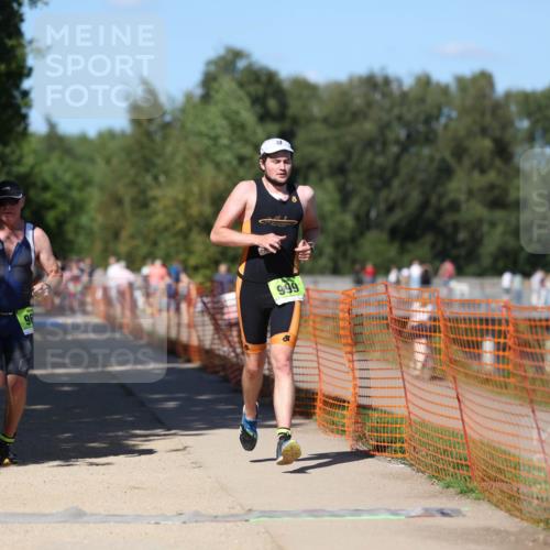 07.09.2025 - 19. Norderstedt Triathlon Michael Strokosch http://msf.ph/oto/8805851 07.09.2025 15:00:16 Laufen 963, 999 meine-sportfotos.de