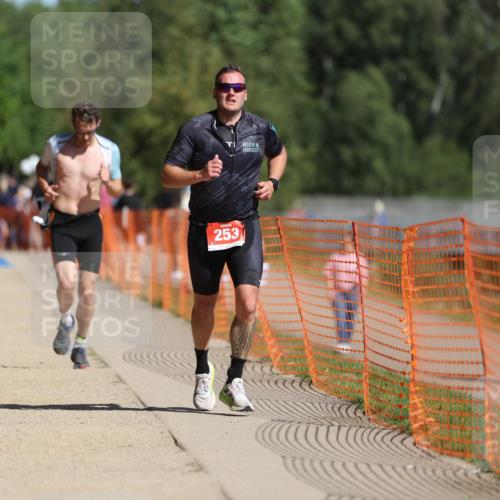 07.09.2025 - 19. Norderstedt Triathlon Michael Strokosch http://msf.ph/oto/8806045 07.09.2025 12:08:49 Laufen 185, 253, 806, 1244 meine-sportfotos.de