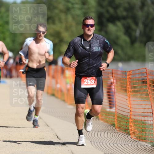 07.09.2025 - 19. Norderstedt Triathlon Michael Strokosch http://msf.ph/oto/8806067 07.09.2025 12:08:50 Laufen 185, 253, 806, 1244 meine-sportfotos.de