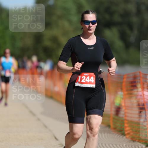 07.09.2025 - 19. Norderstedt Triathlon Michael Strokosch http://msf.ph/oto/8806101 07.09.2025 12:08:57 Laufen 185, 793, 806, 1244 meine-sportfotos.de