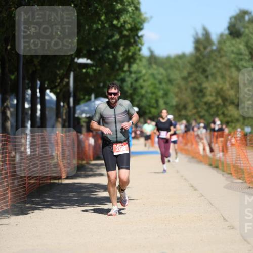 07.09.2025 - 19. Norderstedt Triathlon Michael Strokosch http://msf.ph/oto/8806212 07.09.2025 13:17:24 Laufen 288, 323, 330 meine-sportfotos.de