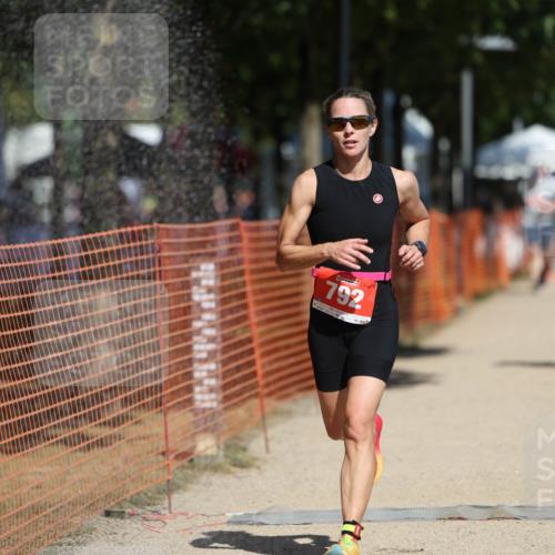07.09.2025 - 19. Norderstedt Triathlon Michael Strokosch http://msf.ph/oto/8806245 07.09.2025 12:39:02 Laufen 165, 273, 724, 792 meine-sportfotos.de