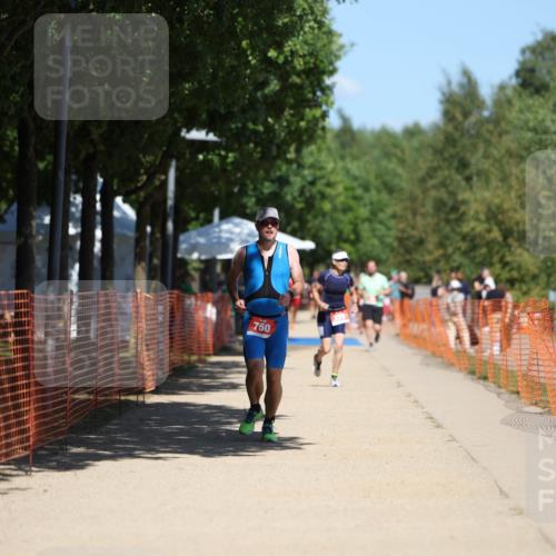 07.09.2025 - 19. Norderstedt Triathlon Michael Strokosch http://msf.ph/oto/8806290 07.09.2025 13:17:33 Laufen 323, 750 meine-sportfotos.de