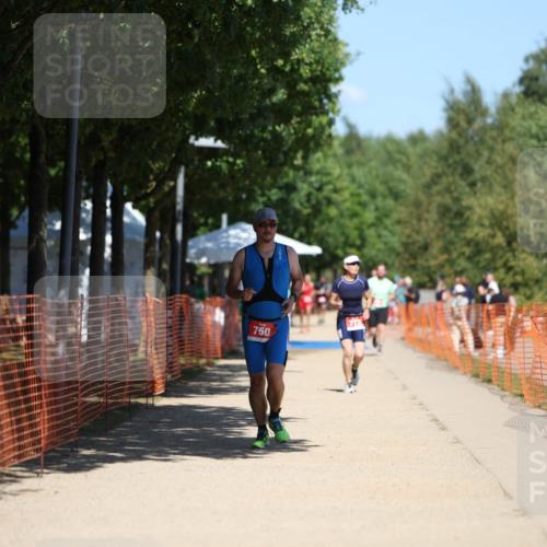07.09.2025 - 19. Norderstedt Triathlon Michael Strokosch http://msf.ph/oto/8806295 07.09.2025 13:17:33 Laufen 323, 750 meine-sportfotos.de