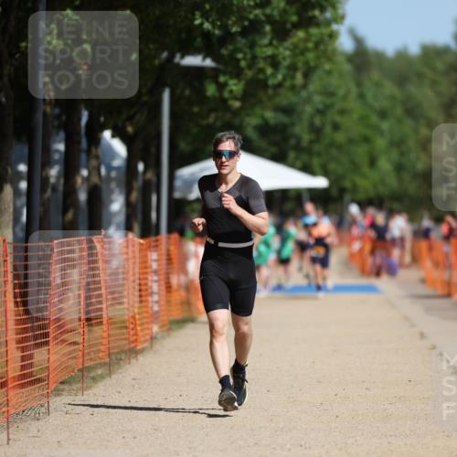 07.09.2025 - 19. Norderstedt Triathlon Michael Strokosch http://msf.ph/oto/8806297 07.09.2025 12:09:30 Laufen 859 meine-sportfotos.de