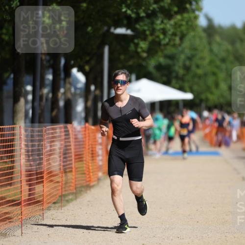 07.09.2025 - 19. Norderstedt Triathlon Michael Strokosch http://msf.ph/oto/8806307 07.09.2025 12:09:31 Laufen 859 meine-sportfotos.de