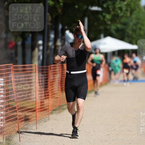 07.09.2025 - 19. Norderstedt Triathlon Michael Strokosch http://msf.ph/oto/8806326 07.09.2025 12:09:32 Laufen 859, 1383 meine-sportfotos.de