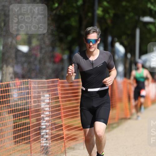 07.09.2025 - 19. Norderstedt Triathlon Michael Strokosch http://msf.ph/oto/8806338 07.09.2025 12:09:33 Laufen 859, 1383 meine-sportfotos.de