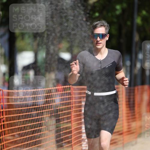 07.09.2025 - 19. Norderstedt Triathlon Michael Strokosch http://msf.ph/oto/8806347 07.09.2025 12:09:34 Laufen 859, 1383 meine-sportfotos.de