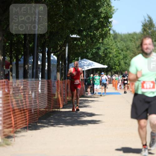 07.09.2025 - 19. Norderstedt Triathlon Michael Strokosch http://msf.ph/oto/8806425 07.09.2025 13:17:52 Laufen 157, 239, 1216 meine-sportfotos.de