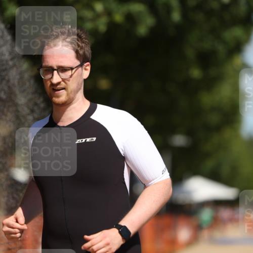07.09.2025 - 19. Norderstedt Triathlon Michael Strokosch http://msf.ph/oto/8806497 07.09.2025 12:39:18 Laufen 826, 849 meine-sportfotos.de