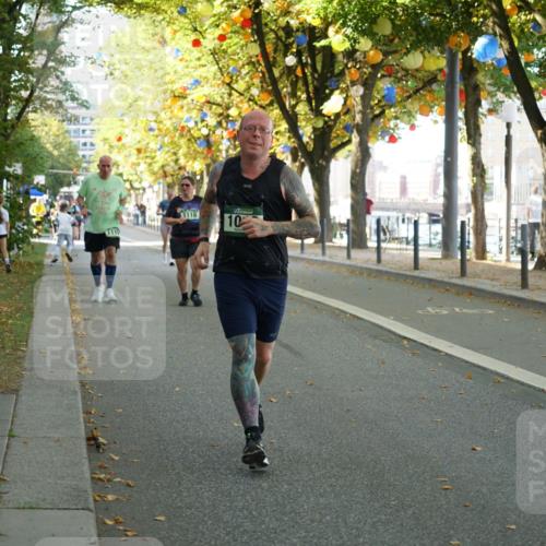 07.09.2025 - BARMER Alsterlauf Yannick Fuchs http://msf.ph/oto/8806632 07.09.2025 11:55:18 Laufen 1119, 1118, 10 meine-sportfotos.de