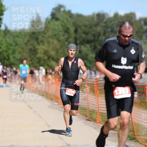 07.09.2025 - 19. Norderstedt Triathlon Michael Strokosch http://msf.ph/oto/8806693 07.09.2025 13:18:18 Laufen 698, 1317 meine-sportfotos.de