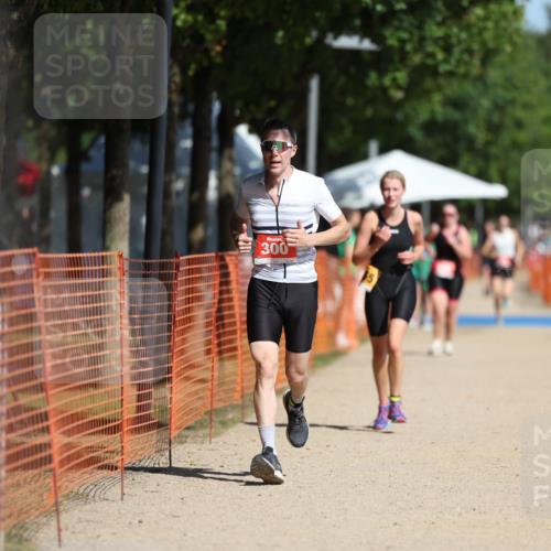 07.09.2025 - 19. Norderstedt Triathlon Michael Strokosch http://msf.ph/oto/8806832 07.09.2025 12:10:46 Laufen 300, 1155 meine-sportfotos.de