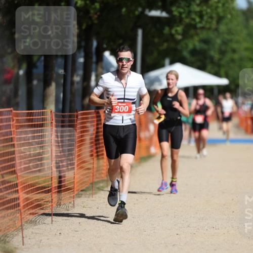 07.09.2025 - 19. Norderstedt Triathlon Michael Strokosch http://msf.ph/oto/8806835 07.09.2025 12:10:46 Laufen 300, 1155 meine-sportfotos.de
