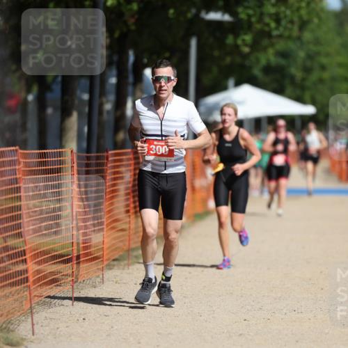 07.09.2025 - 19. Norderstedt Triathlon Michael Strokosch http://msf.ph/oto/8806839 07.09.2025 12:10:46 Laufen 300, 1155 meine-sportfotos.de