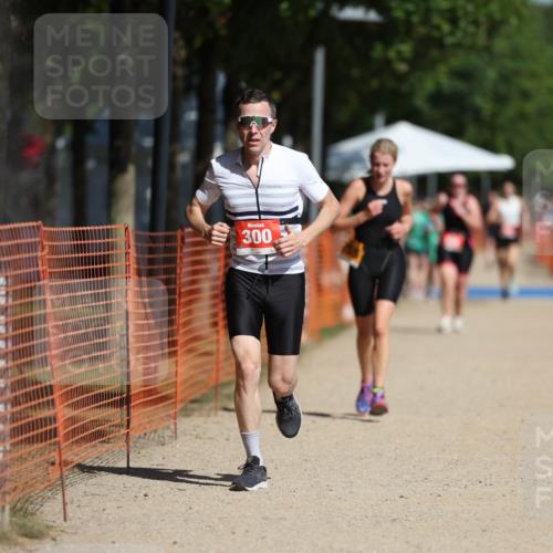 07.09.2025 - 19. Norderstedt Triathlon Michael Strokosch http://msf.ph/oto/8806841 07.09.2025 12:10:46 Laufen 300, 1155 meine-sportfotos.de