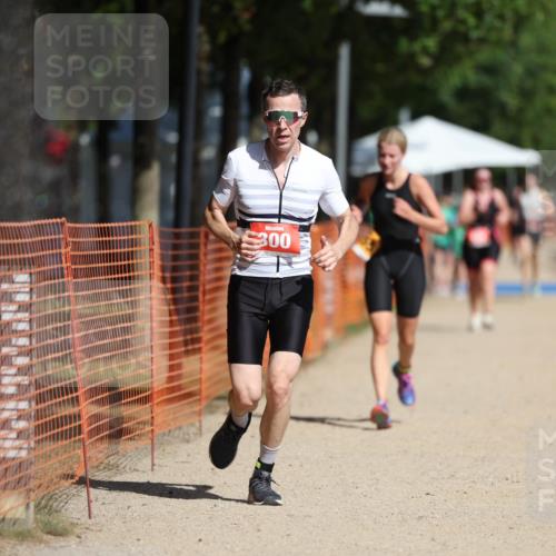 07.09.2025 - 19. Norderstedt Triathlon Michael Strokosch http://msf.ph/oto/8806849 07.09.2025 12:10:47 Laufen 300, 1155 meine-sportfotos.de