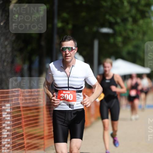 07.09.2025 - 19. Norderstedt Triathlon Michael Strokosch http://msf.ph/oto/8806864 07.09.2025 12:10:48 Laufen 300, 1155 meine-sportfotos.de