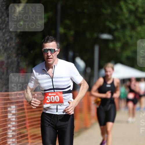 07.09.2025 - 19. Norderstedt Triathlon Michael Strokosch http://msf.ph/oto/8806866 07.09.2025 12:10:49 Laufen 300, 1155 meine-sportfotos.de